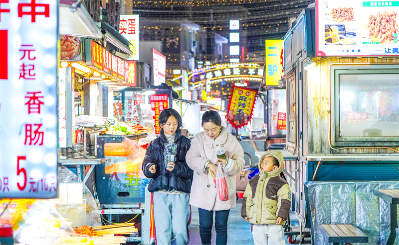 Στην π?λη Σουτσι?ν η ?Νυχτεριν? οικονομ?α? απελευθερ?νει ν?α ζωτικ?τητα