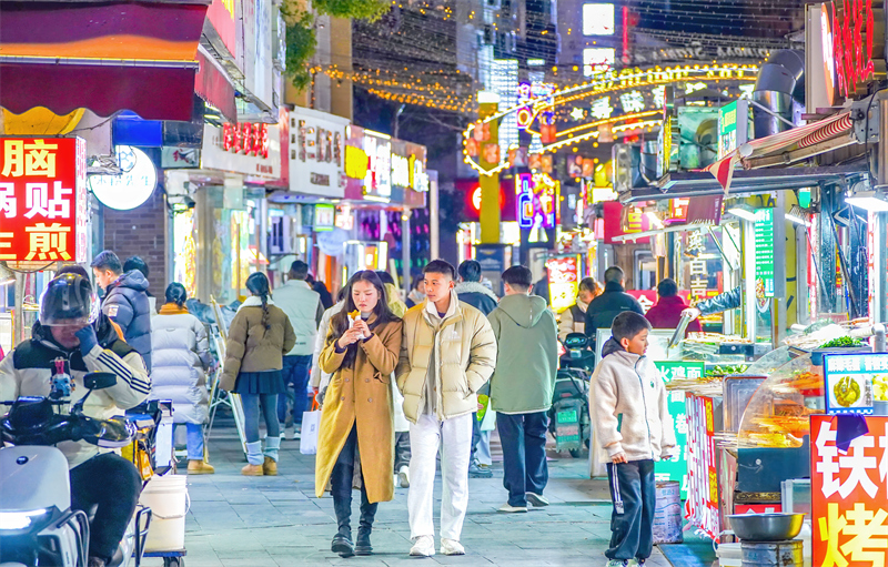 Στην π?λη Σουτσι?ν η ?Νυχτεριν? οικονομ?α? απελευθερ?νει ν?α ζωτικ?τητα