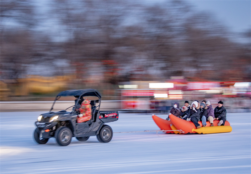Στην π?λη Σενγι?νγκ το καρναβ?λι π?γου και χιονιο? ε?ναι πολ? δημοφιλ??