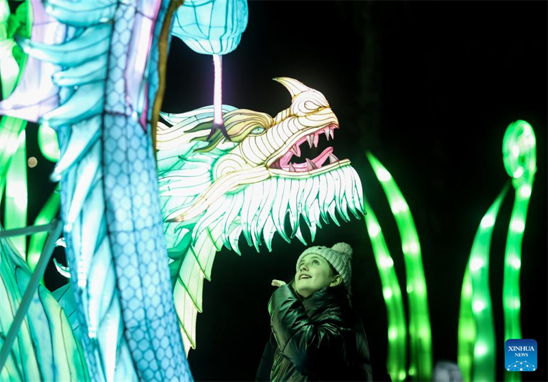 ?ναψαν τα κινεζικ? παραδοσιακ? φαν?ρια σε ?κθεση στη Ρ?μη