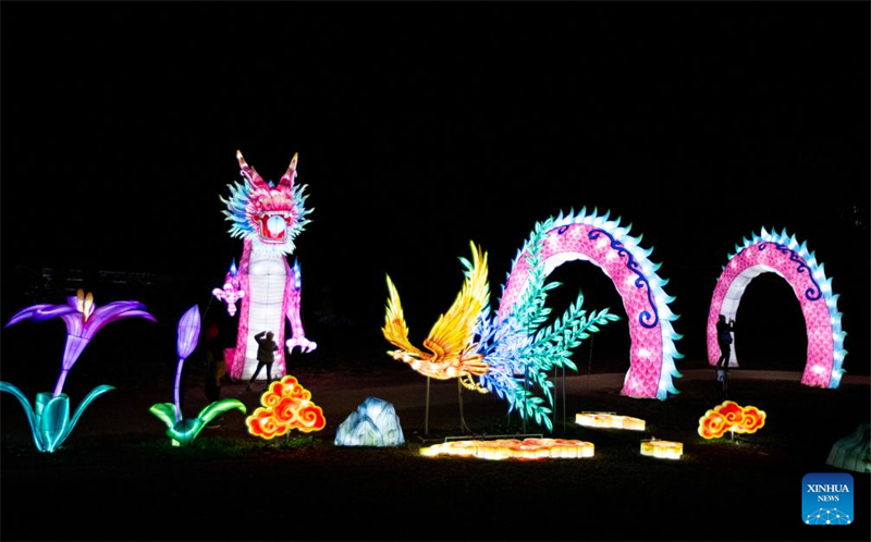 ?ναψαν τα κινεζικ? παραδοσιακ? φαν?ρια σε ?κθεση στη Ρ?μη