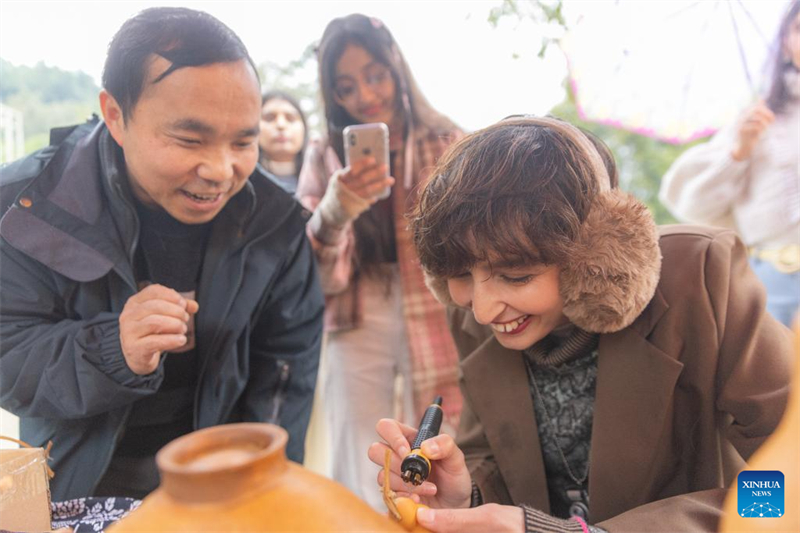 Φοιτητ?? απ? το εξωτερικ? σε πολιτιστικ?? δραστηρι?τητε? στην Τσ?νγκτσινγκ