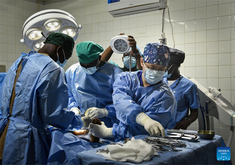 Η αλληλ?γγυα συνεισφορ? των Κιν?ζων γιατρ?ν στα νοσοκομε?α του Τσαντ