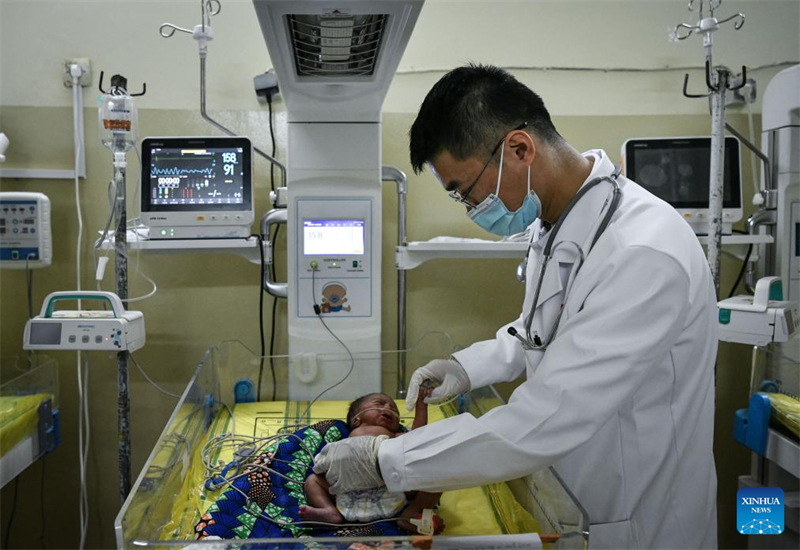 Η αλληλ?γγυα συνεισφορ? των Κιν?ζων γιατρ?ν στα νοσοκομε?α του Τσαντ