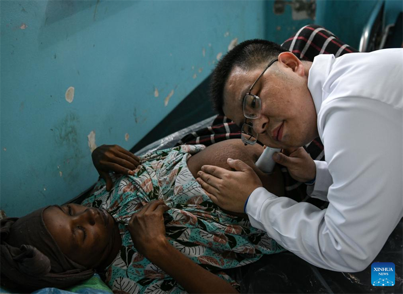 Η αλληλ?γγυα συνεισφορ? των Κιν?ζων γιατρ?ν στα νοσοκομε?α του Τσαντ