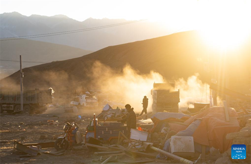 Εικ?νε? απ? την προσωριν? στ?γαση των πληγ?ντων του σεισμο? στην Ντ?νγκρι (Θιβ?τ)