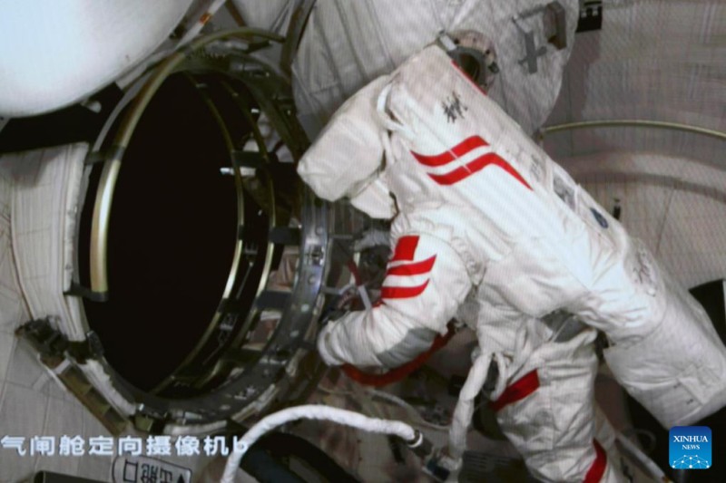 Ολοκληρ?θηκαν οι δραστηρι?τητε? εκτ?? του? σταθμο? απ? του? αστρονα?τε? του Σενζο?-19