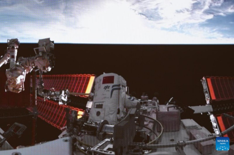 Ολοκληρ?θηκαν οι δραστηρι?τητε? εκτ?? του? σταθμο? απ? του? αστρονα?τε? του Σενζο?-19