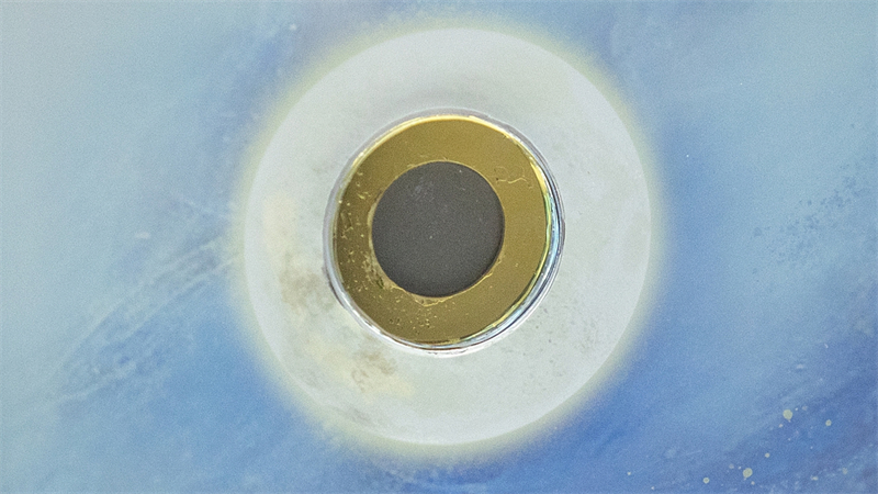 Σεληνιακ? δε?γματα που επιστρ?φηκαν απ? την αποστολ? Τσανγκ’ε-6 τη? Κ?να? παρουσι?στηκαν στο Airshow China 2024, στην π?λη Τζουχ?ι τη? Ν?τια? Κ?να?, 12 Νοεμβρ?ου 2024. (Φωτογραφ?α / VCG)