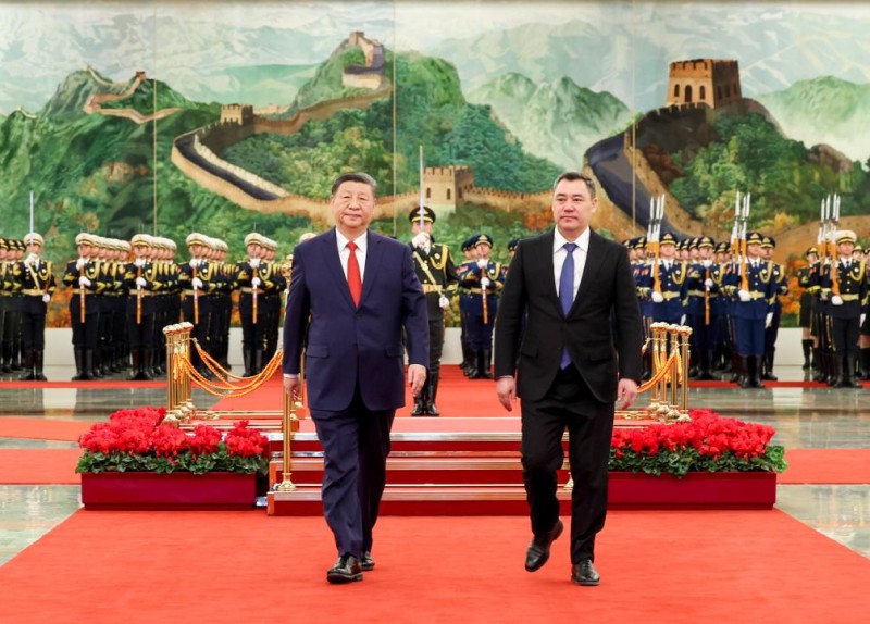 Το Προεδρικ? Ζε?γο? υποδ?χτηκε τον Κιργ?ζιο Πρ?εδρο και την Πρ?τη Κυρ?α τη? Κιργιζ?α?