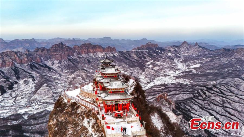 Μαγευτικ? το χιονισμ?νο τοπ?ο των βουν?ν Τα?χ?νγκ