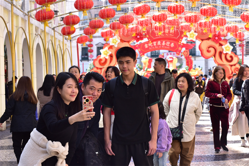 Φαν?ρια και διακοσμ?σει? υποδ?χονται το Φεστιβ?λ των Φαναρι?ν στο Μακ?ο