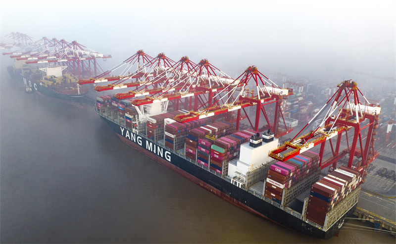 Το λιμ?νι τη? Σαγκ?η? διαχειρ?στηκε π?νω απ? 5 εκατομμ?ρια TEU εμπορευματοκιβωτ?ων τον πρ?το μ?να