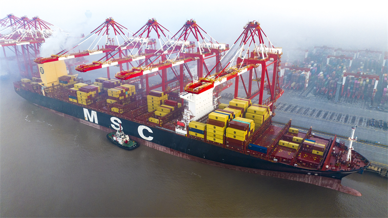 Το λιμ?νι τη? Σαγκ?η? διαχειρ?στηκε π?νω απ? 5 εκατομμ?ρια TEU εμπορευματοκιβωτ?ων τον πρ?το μ?να