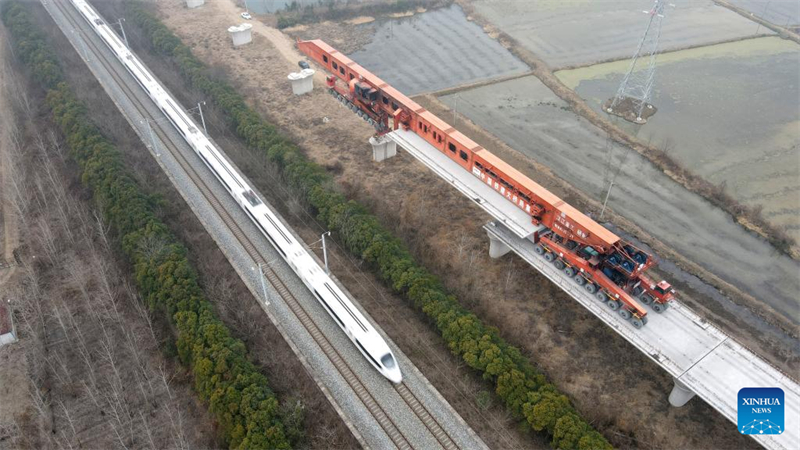 Συνδ?οντα? τη χ?ρα με 16 κ?ριε? σιδηροδρομικ?? γραμμ??