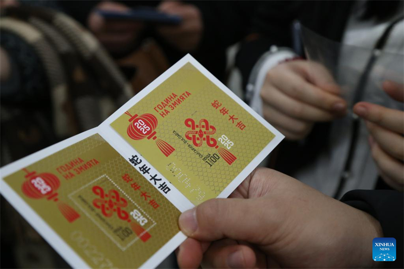 Γραμματ?σημα προ? τιμ?ν του Κινεζικο? Ν?ου ?του? απεικον?ζονται σε τελετ? παρουσ?αση? στη Σ?φια, Βουλγαρ?α, στι? 25 Φεβρουαρ?ου 2025. (Φωτογραφ?α / Xinhua)