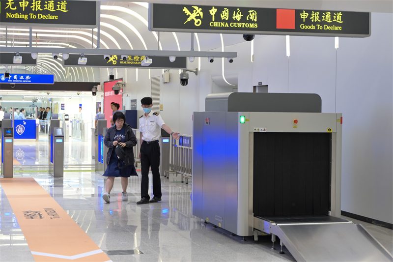 Ο τελωνειακ?? ?λεγχο?. (Φωτογραφ?α / China News Service)