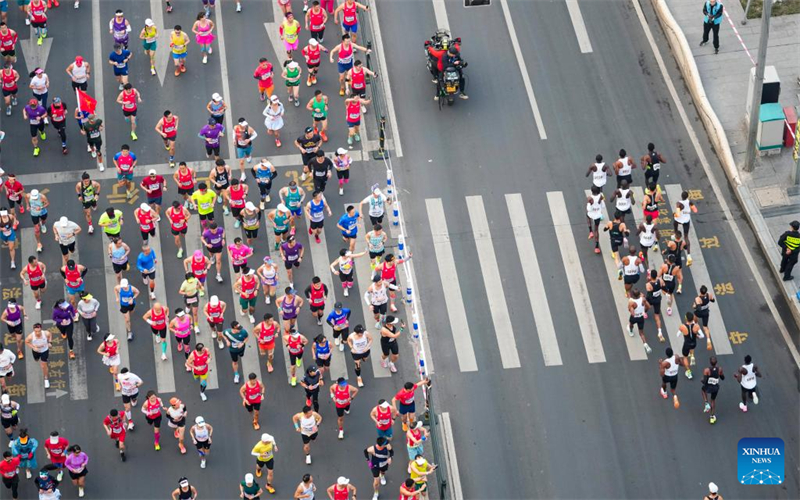 Στιγμι?τυπα απ? το Μαραθ?νιο Τσονγκκ?νγκ 2025 στην Κ?να