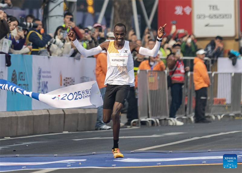 Στιγμι?τυπα απ? το Μαραθ?νιο Τσονγκκ?νγκ 2025 στην Κ?να