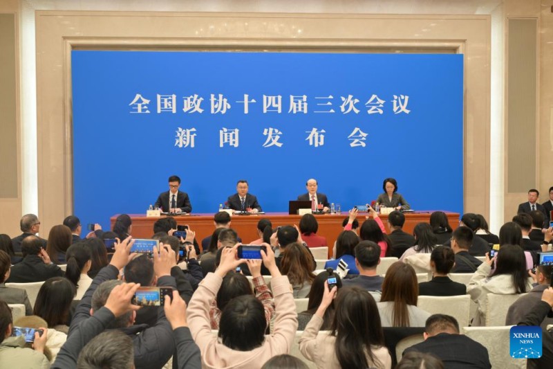 Συν?ντευξη Τ?που στην Μεγ?λη Α?θουσα του Λαο? στο Πεκ?νο, πρωτε?ουσα τη? Κ?να?, στι? 3 Μαρτ?ου απ? του? εκπροσ?που? τη? τρ?τη? συνεδρ?α? τη? 14η? Εθνικ?? Επιτροπ?? τη? Πολιτικ?? Συμβουλευτικ?? Δι?σκεψη? του Κινεζικο? Λαο?.