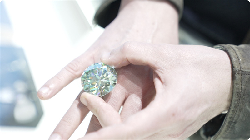 Εντυπωσιακ?! Κατασκευ? τεχνητ?ν πολ?τιμων λ?θων στη π?λη Γουτζ?ου