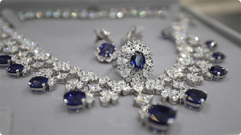 Εντυπωσιακ?! Κατασκευ? τεχνητ?ν πολ?τιμων λ?θων στη π?λη Γουτζ?ου