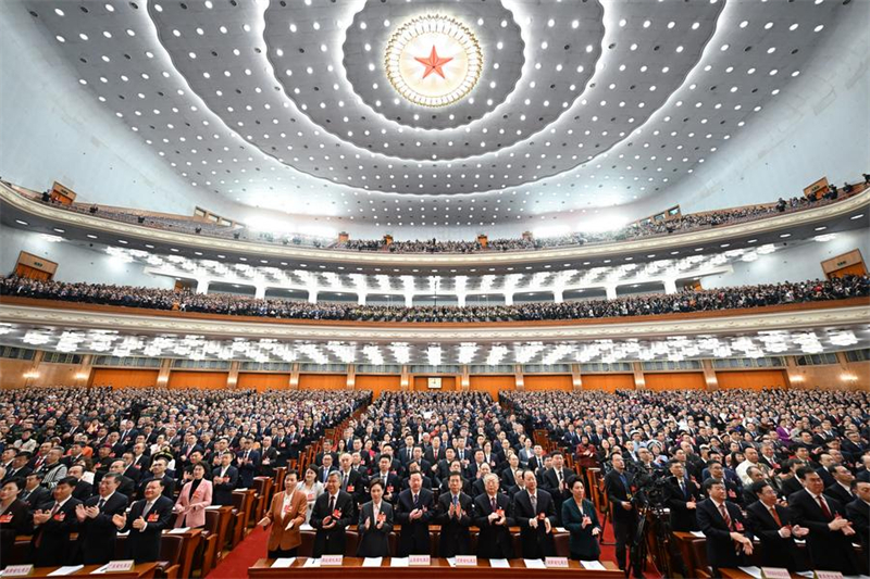 Η εναρκτ?ρια συνεδρ?αση τη? τρ?τη? συν?δου του 14ου Εθνικο? Λα?κο? Κογκρ?σου (NPC) πραγματοποιε?ται στη Μεγ?λη Α?θουσα του Λαο? στο Πεκ?νο, πρωτε?ουσα τη? Κ?να?, στι? 5 Μαρτ?ου 2025. Φωτογραφ?α / Xinhua