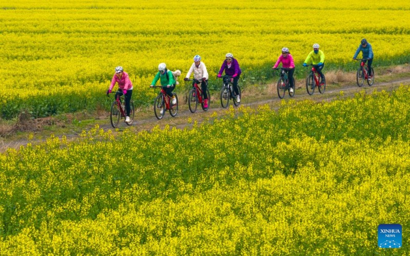 Ανοιξι?τικε? εικ?νε? απ? ?δι?φορε? περιοχ?? τη? Κ?να?