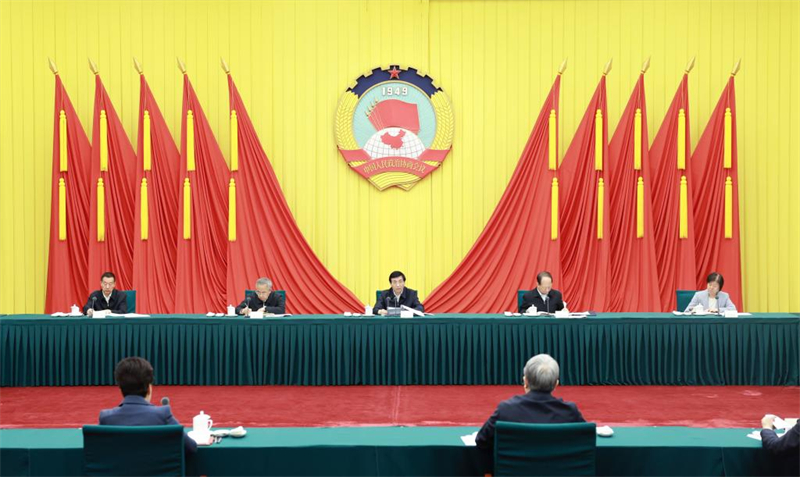 Ο Γου?νγκ Χουν?νγκ, μ?λο? τη? Μ?νιμη? Επιτροπ?? του Πολιτικο? Γραφε?ου τη? Κεντρικ?? Επιτροπ?? του Κομμουνιστικο? Κ?μματο? τη? Κ?να? και πρ?εδρο? τη? Εθνικ?? Επιτροπ?? τη? Πολιτικ?? Συμβουλευτικ?? Δι?σκεψη? του Κινεζικο? Λαο? (CPPCC), προεδρε?ει στην 34η συνεδρ?αση του Συμβουλ?ου Προ?δρων τη? 14η? Εθνικ?? Επιτροπ?? τη? CPPCC και εκφωνε? ομιλ?α στο Πεκ?νο, πρωτε?ουσα τη? Κ?να?, στι? 26 Μαρτ?ου 2025. (Φωτογραφ?α / Xinhua)