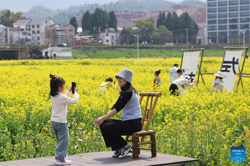 Εικ?νε? αρμον?α? απ? την καθημεριν?τητα των κατο?κων τη? επαρχ?α? τη? Zhejiang στην Κ?να