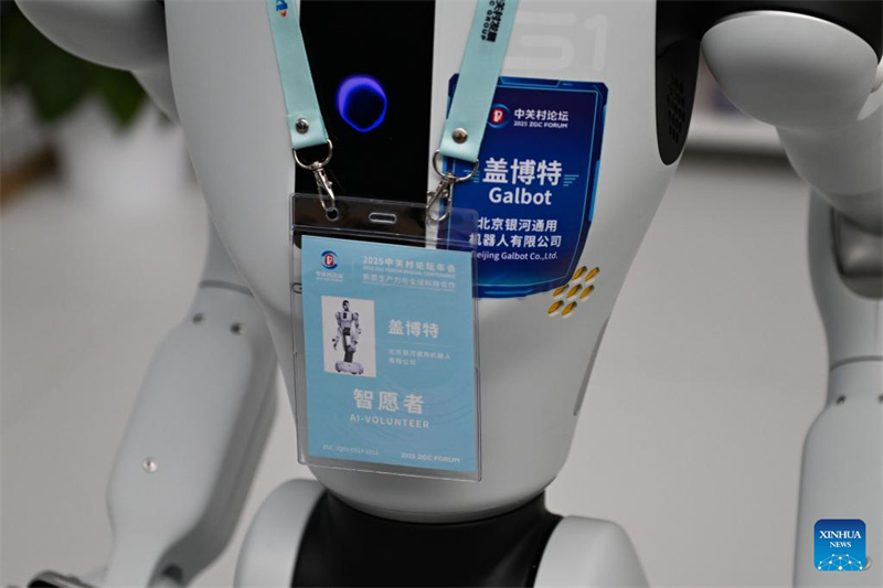 ?να ανθρωποειδ?? ρομπ?τ που αναπτ?χθηκε απ? την Beijing Galbot Co., Ltd., με κ?ρτα εθελοντ? τεχνητ?? νοημοσ?νη?, απεικον?ζεται στο Διεθν?? Κ?ντρο Καινοτομ?α? Zhongguancun, χ?ρο διεξαγωγ?? του Φ?ρουμ Zhongguancun 2025 (ZGC Forum), στο Πεκ?νο, πρωτε?ουσα τη? Κ?να?, στι? 26 Μαρτ?ου 2025. (Φωτογραφ?α / Xinhua)