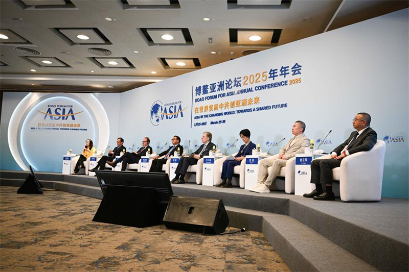 Στην εικ?να, συζ?τηση π?νελ με θ?μα ?AI: Π?? να Βρε?τε Ισορροπ?α μεταξ? Εφαρμογ?? και Διακυβ?ρνηση?? που πραγματοποιε?ται κατ? τη δι?ρκεια του Ετ?σιου Συνεδρ?ου του Φ?ρουμ Μπο?ο για την Ασ?α (BFA) το 2025 στο Μπο?ο, στην επαρχ?α Χα?ν?ν τη? ν?τια? Κ?να?, στι? 26 Μαρτ?ου 2025. (Φωτογραφ?α / Xinhua)
