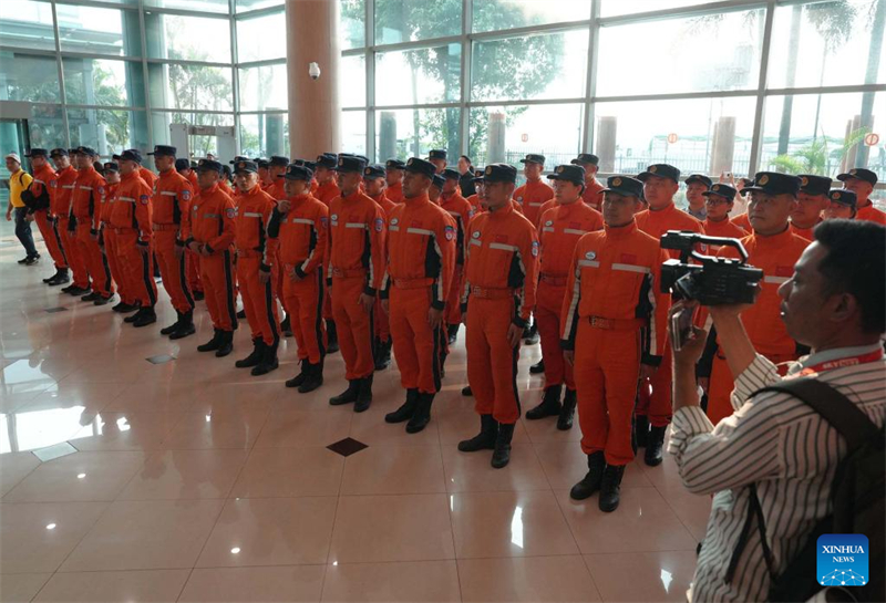 Η πρ?τη κινεζικ? ομ?δα δι?σωση? κατ?φθασε στο Διεθν?? Αεροδρ?μιο του Γιανγκ?ν, στη Μιανμ?ρ, στι? 29 Μαρτ?ου 2025. Φωτογραφ?α / Xinhua