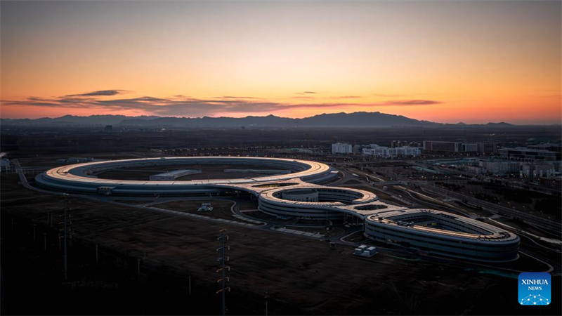 Η κατασκευ? του Κινεζικο? Συγχροτρον?ου μπα?νει στην τελικ? τη? φ?ση