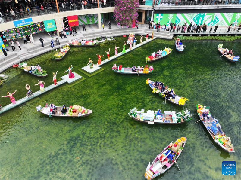 Εικ?νε? απ? τι? καρναβαλικ?? εκδηλ?σει? του Φεστιβ?λ Sanyuesan στη Ναν?νγκ, Γκουανγκσ?