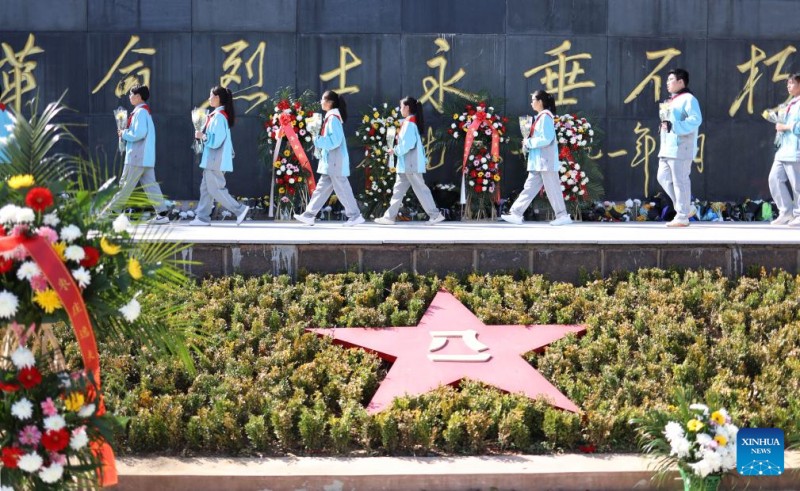 Φ?ρο τιμ?? αποτ?ουν οι Κιν?ζοι εν ?ψει του Τσινγκμ?νγκ σε ?λη την επικρ?τεια