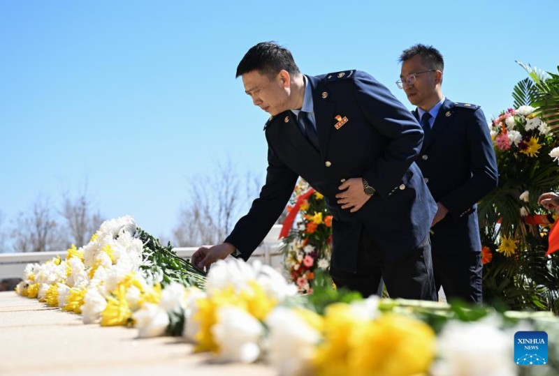 Φ?ρο τιμ?? αποτ?ουν οι Κιν?ζοι εν ?ψει του Τσινγκμ?νγκ σε ?λη την επικρ?τεια