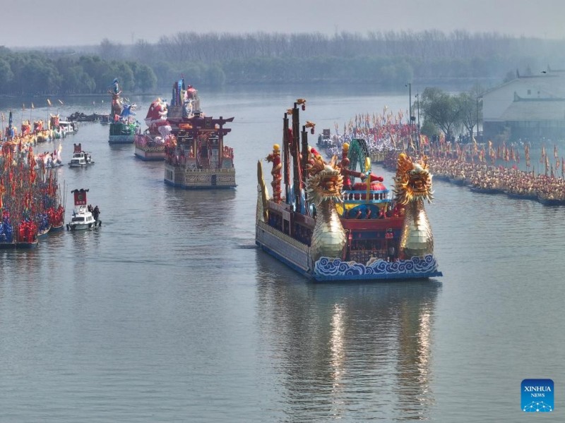 Εντυπωσιακ?? εικ?νε? απ? το Φεστιβ?λ Βαρκ?ν Qintong?τη? Τα?τζ?ου στην Ανατολικ? Κ?να