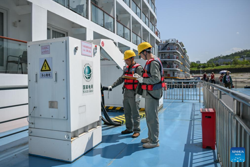 Η π?λη ?τσανγκ προχωρ? στην πρ?σινη ναυτιλ?α με τη χρ?ση ηλεκτρικ?? εν?ργεια?