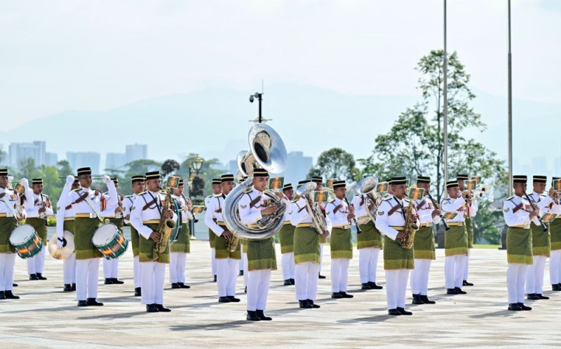 Ο Σι Τζινπ?νγκ παρευρ?σκεται στην τελετ? υποδοχ?? που διοργ?νωσε ο βασιλι?? τη? Μαλαισ?α?