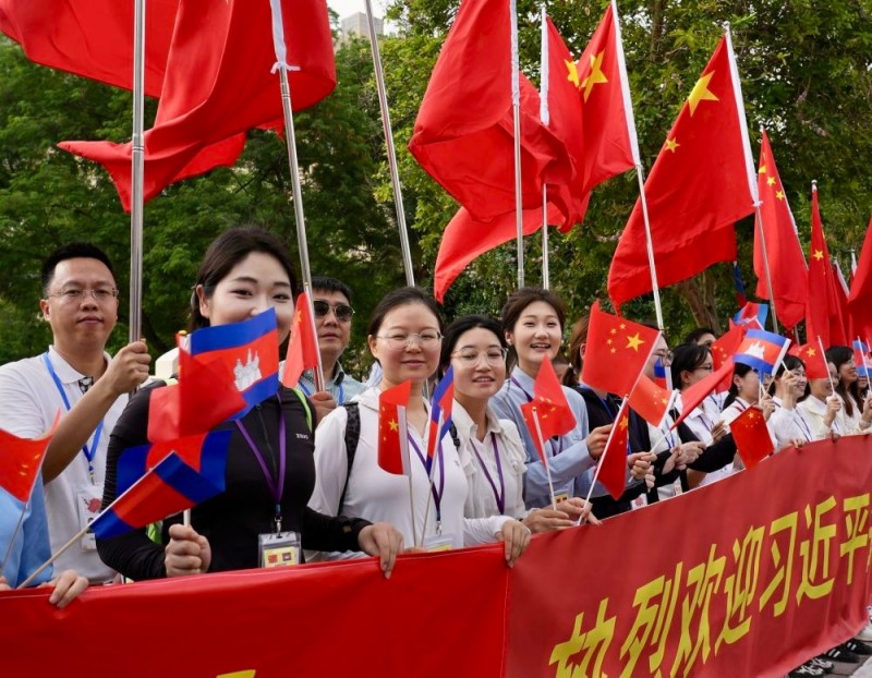 Ο Σι Τζινπ?νγκ φτ?νει στην Πνομ Πενχ για κρατικ? επ?σκεψη στην Καμπ?τζη
