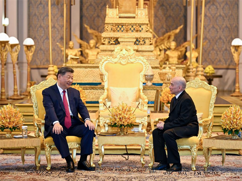 Ο Κιν?ζο? Πρ?εδρο? Σι Τζινπ?νγκ συναντ? τον Βασιλι? τη? Καμπ?τζη? Νοροντ?μ Σιχαμ?νι στο Βασιλικ? Παλ?τι στην Πνομ Πενχ τη? Καμπ?τζη?, 17 Απριλ?ου 2025. /Xinhua