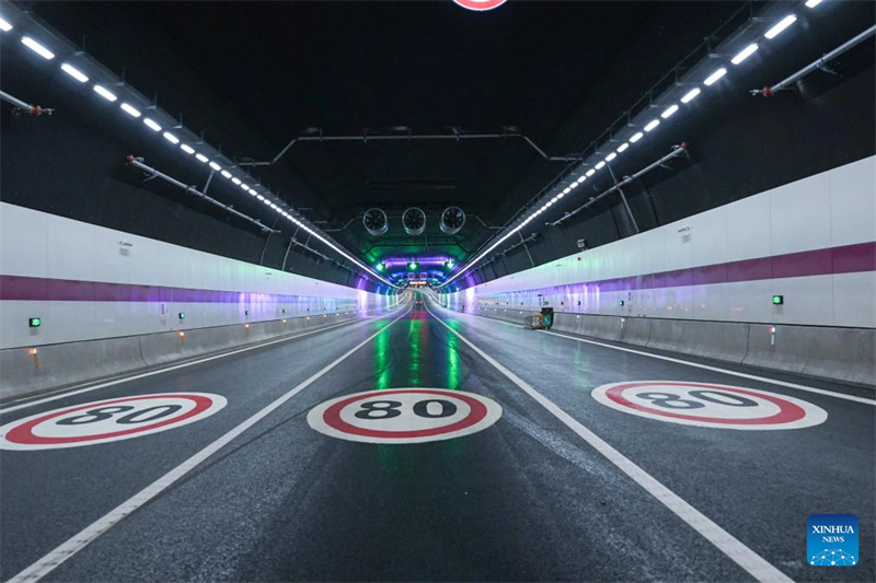 ?ργο ανακα?νιση? στην ανατολικ? ?κτη περιφερειακ? οδ? του Πεκ?νου δ?θηκε στην κυκλοφορ?α