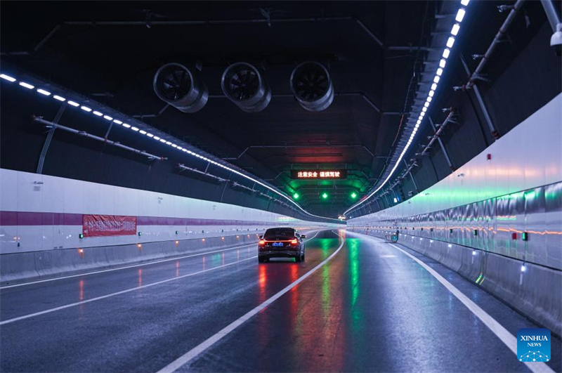 ?ργο ανακα?νιση? στην ανατολικ? ?κτη περιφερειακ? οδ? του Πεκ?νου δ?θηκε στην κυκλοφορ?α