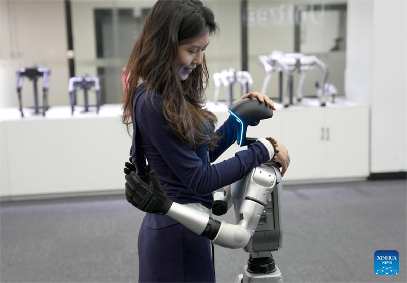 Τα Ρομπ?τ τη? Unitree αγκαλι?ζουν και φιλοξενο?ν συναισθ?ματα