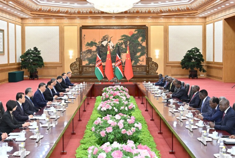 Η Κ?να και η Κ?νυα αναβαθμ?ζουν του? δεσμο?? καθ?? ο Σι και ο Ρο?το πραγματοποιο?ν συνομιλ?ε?