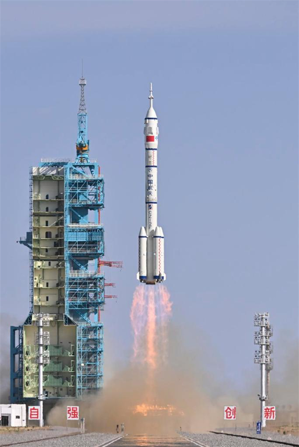 Η Κ?να εκτοξε?ει το επανδρωμ?νο διαστημ?πλοιο Shenzhou-20