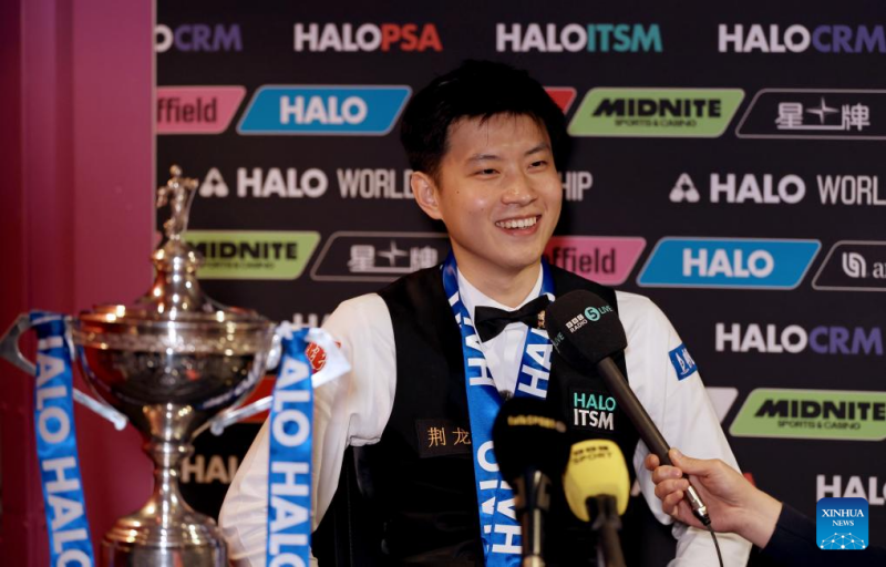 Κιν?ζο? ο πρ?το? Ασι?τη? παγκ?σμιο? πρωταθλητ?? στο σνο?κερ