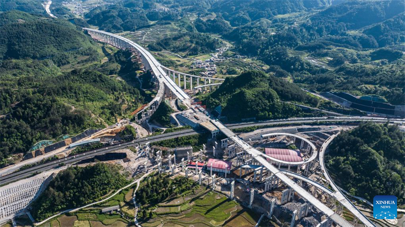 Σε εξ?λιξη η κατασκευ? του αυτοκινητ?δρομου Γκουιγι?νγκ-Πινγκτ?νγκ στην επαρχ?α Γκου?τζο? τη? Κ?να?