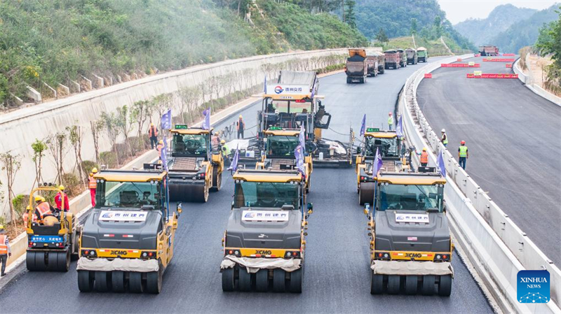 Σε εξ?λιξη η κατασκευ? του αυτοκινητ?δρομου Γκουιγι?νγκ-Πινγκτ?νγκ στην επαρχ?α Γκου?τζο? τη? Κ?να?